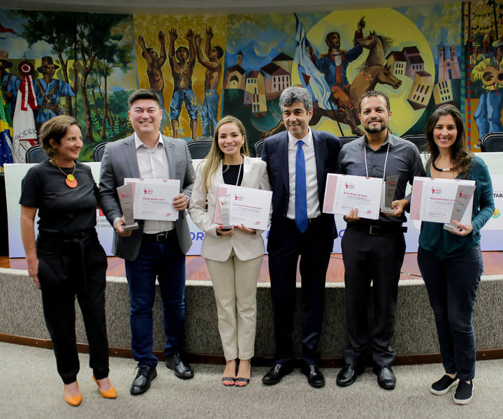 Entrega do Prêmio de Jornalismo AMIG – Foco em Mineração marca o último dia do IV Encontro Nacional dos Municípios Mineradores